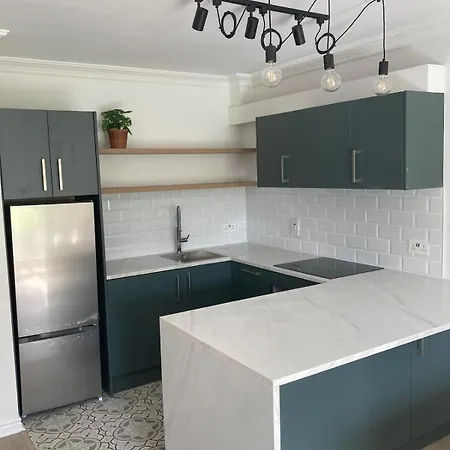 Luxury By The Coast- Sleeps 4 Apartment *